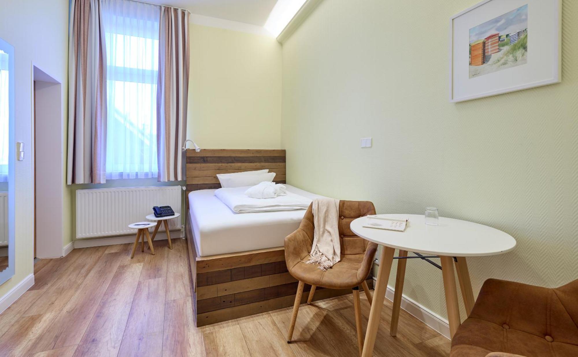 Single Room,1680577946:JPEG